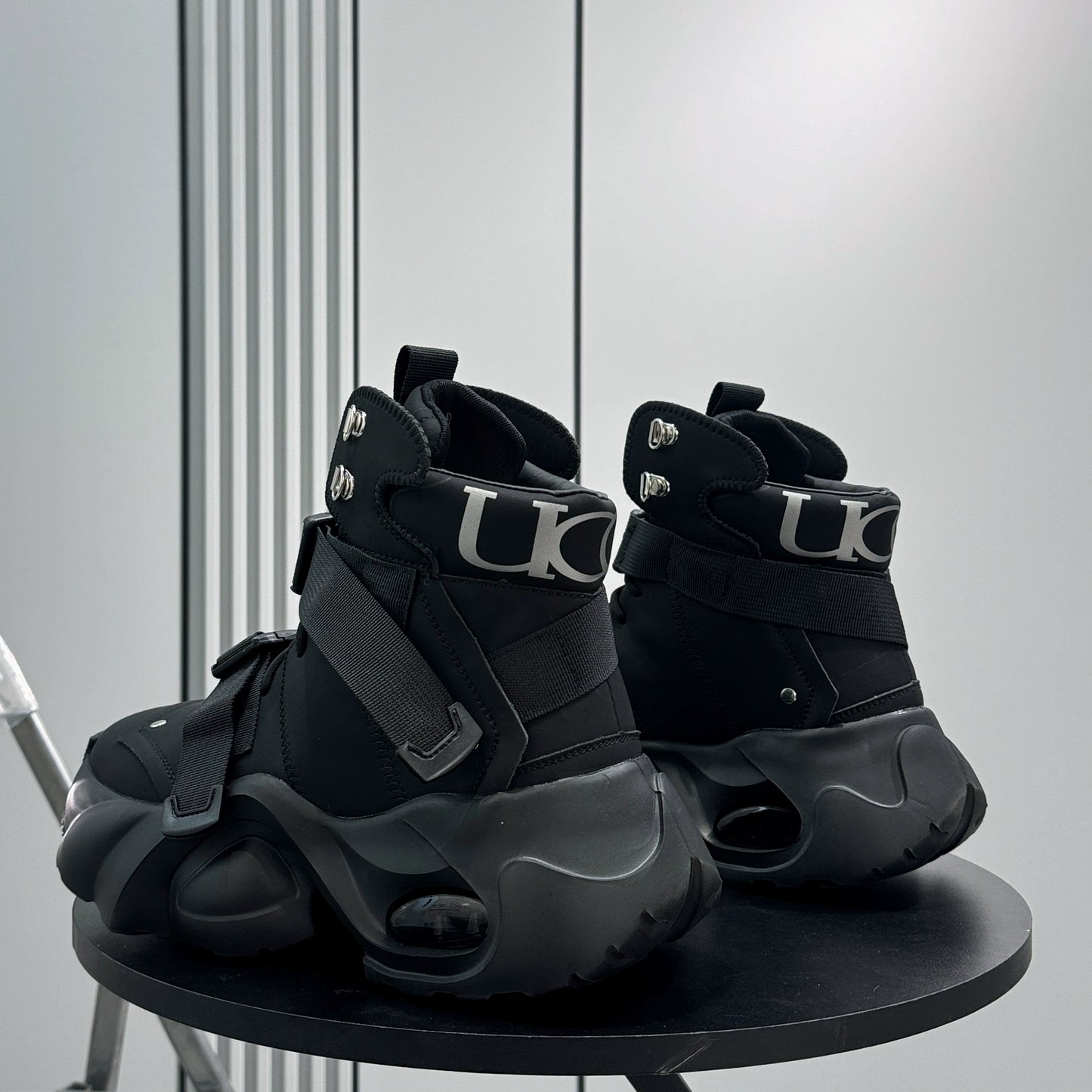 HIGH-TOP DUAL-STRAP SNEAKERS I-0188
