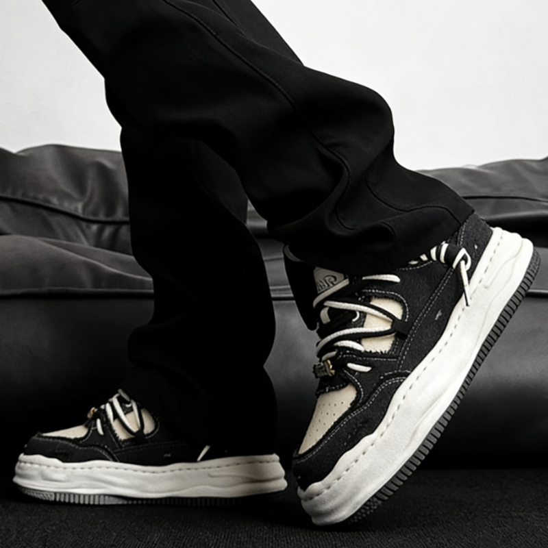 DISSOLVING VINTAGE BOARD SHOES I-0242