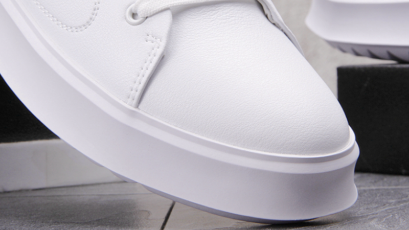 HIGH-TOP LACE-UP SNEAKERS I-0187