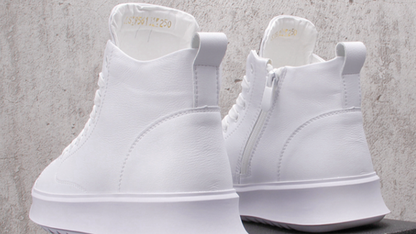 HIGH-TOP LACE-UP SNEAKERS I-0187