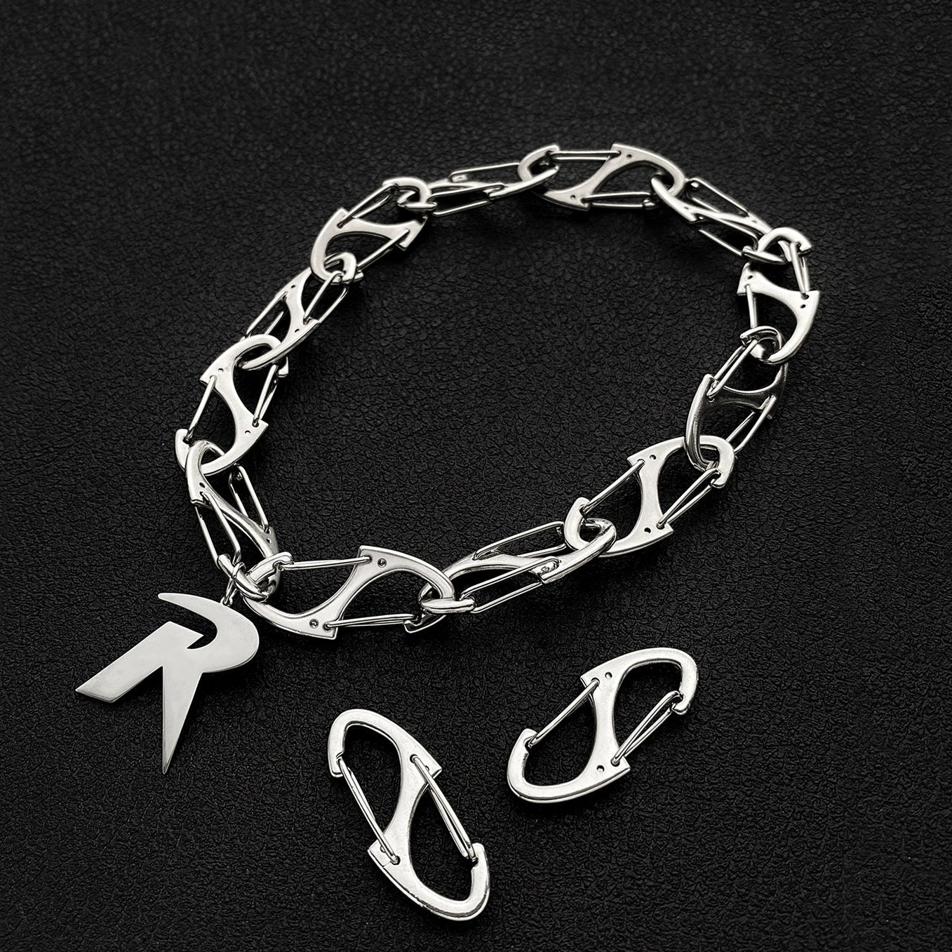 TITANIUM R LETTER NECKLACE I-0101