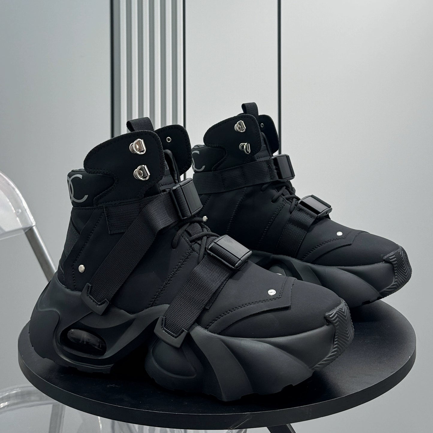HIGH-TOP DUAL-STRAP SNEAKERS I-0188